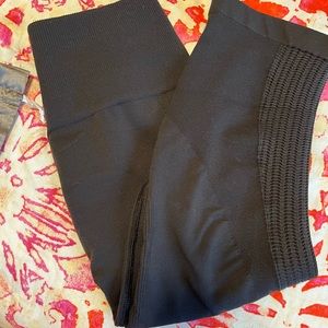 Lululemon Black Cropped Leggings size 8